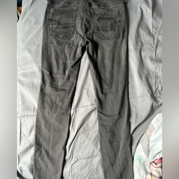 American Eagle distressed jeans, size 4 - Picture 2 of 3
